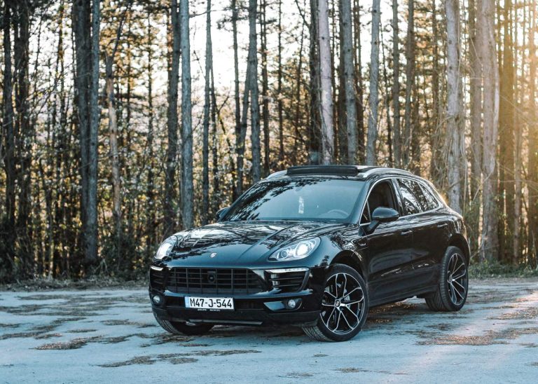 Polovan Porsche Macan crne boje - premium SUV vozila prodaja