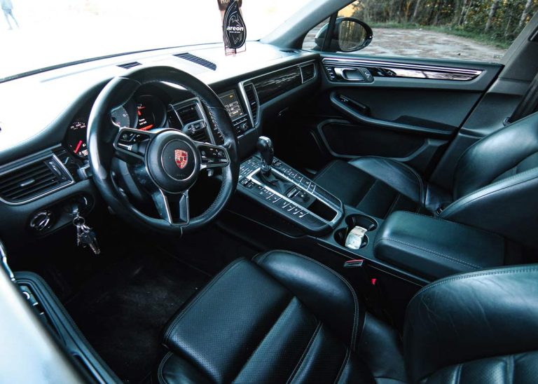Unutrašnjost i kožna sjedišta Porsche Macan - premium oprema